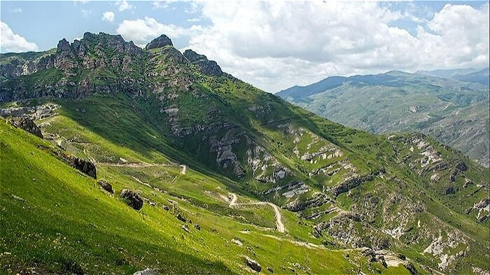 قلعه پشتاب، نماد تاريخي و فرهنگي شهرستان هوراند